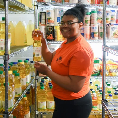 Dasha Brown '23 volunteers at Haven Ministry in Sunbury.